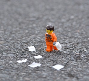 Council workers in Littleton, Colorado are using toilet paper to help seal cracks in the road!